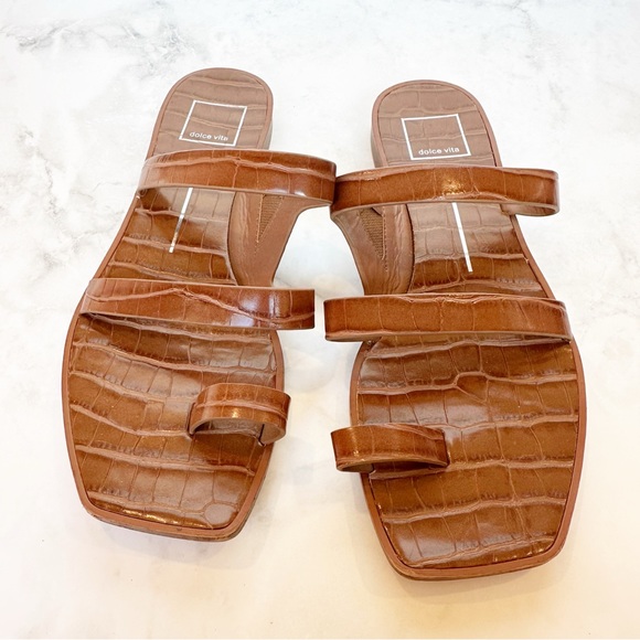 Dolce Vita Isala Brown Crocodile-Embossed Toe-Loop Sandals 8 - Picture 2 of 7